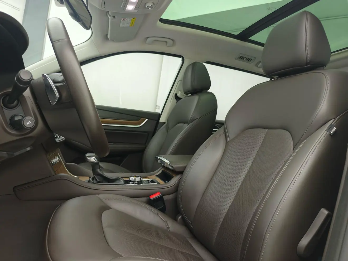 Roewe RX8 2019 30T Smart Connected 4WD Flagship