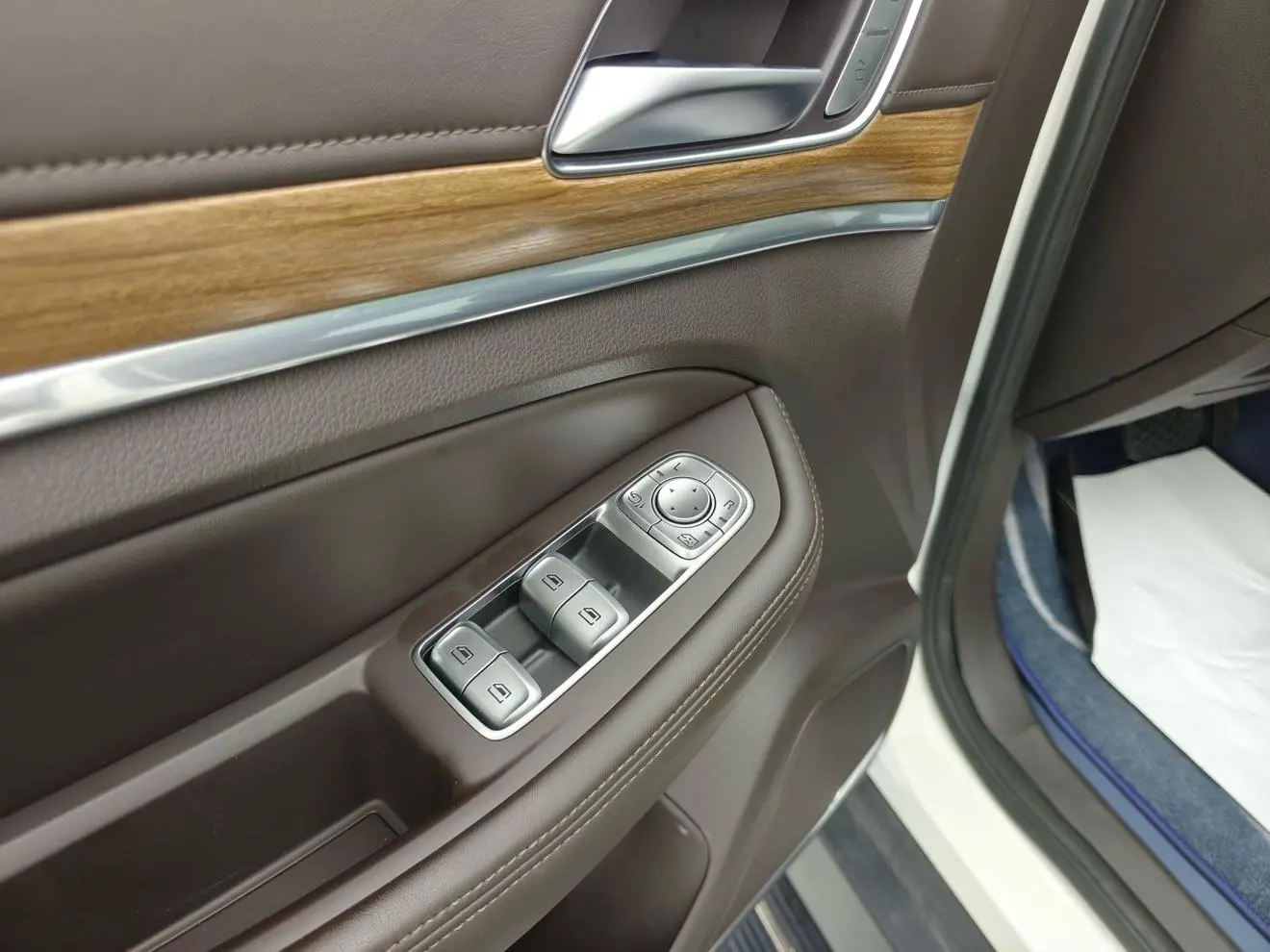 Roewe RX8 2019 30T Smart Connected 4WD Flagship
