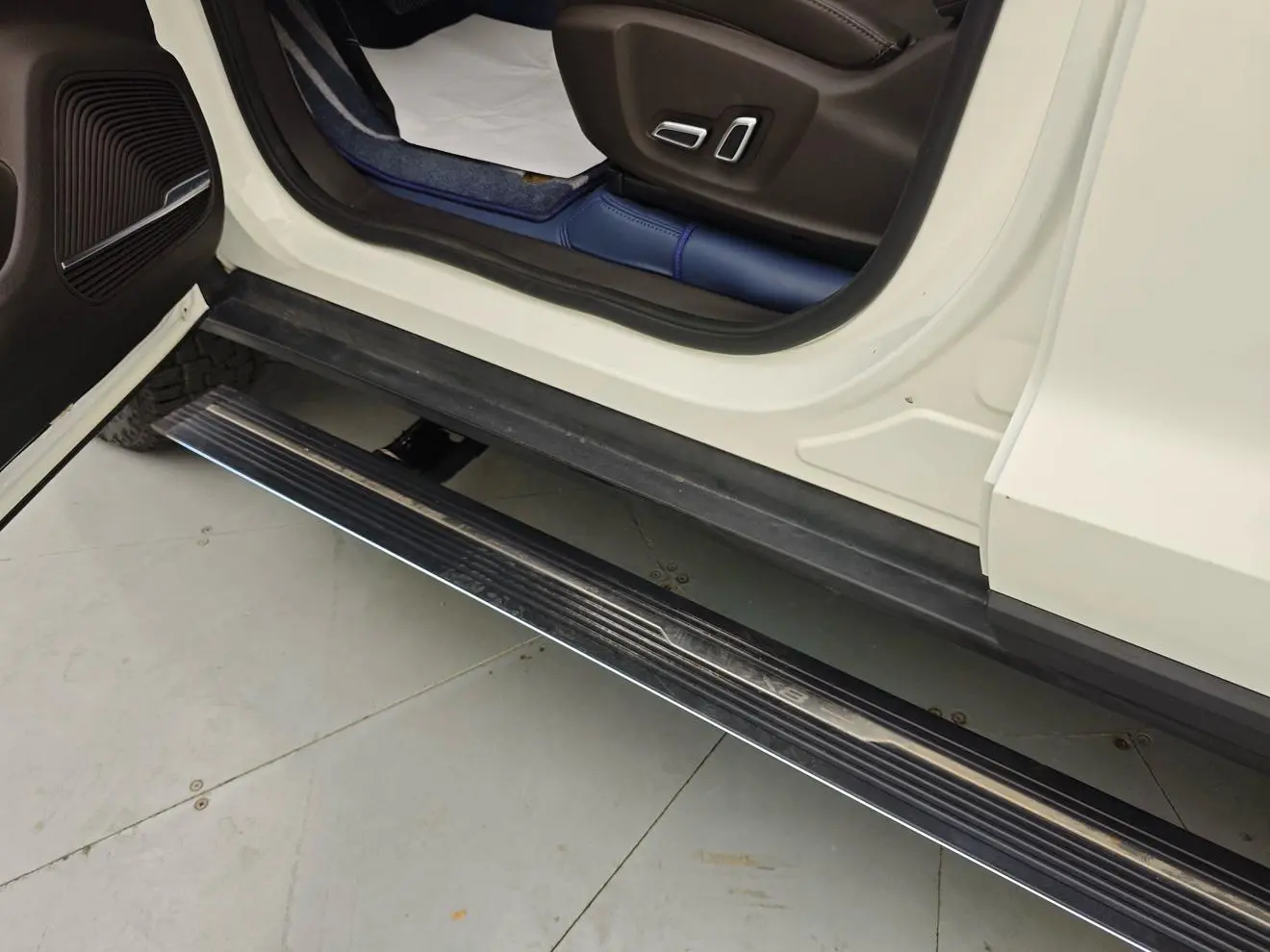Roewe RX8 2019 30T Smart Connected 4WD Flagship
