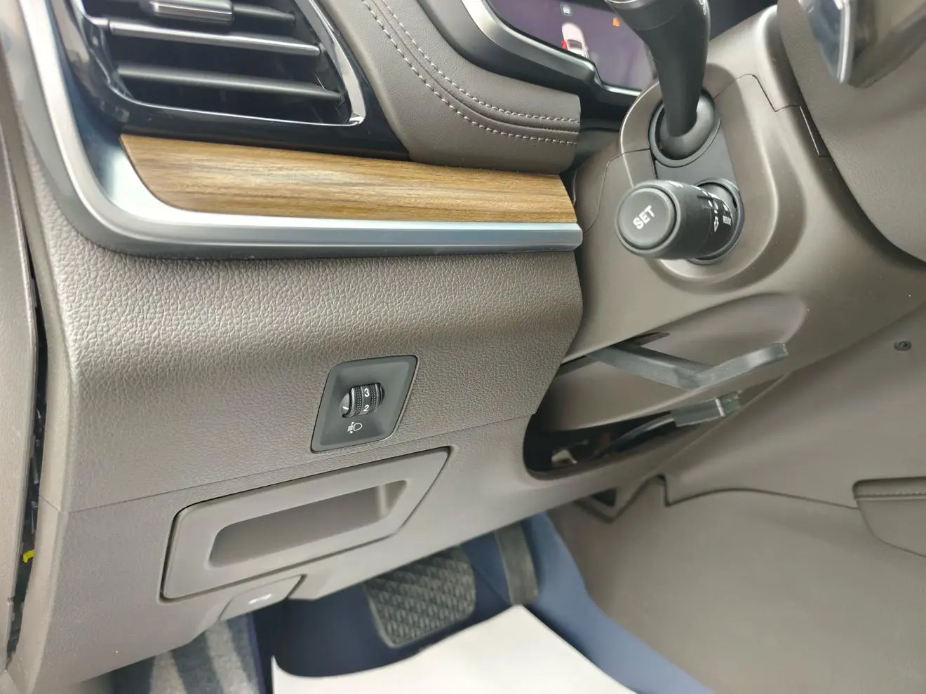 Roewe RX8 2019 30T Smart Connected 4WD Flagship