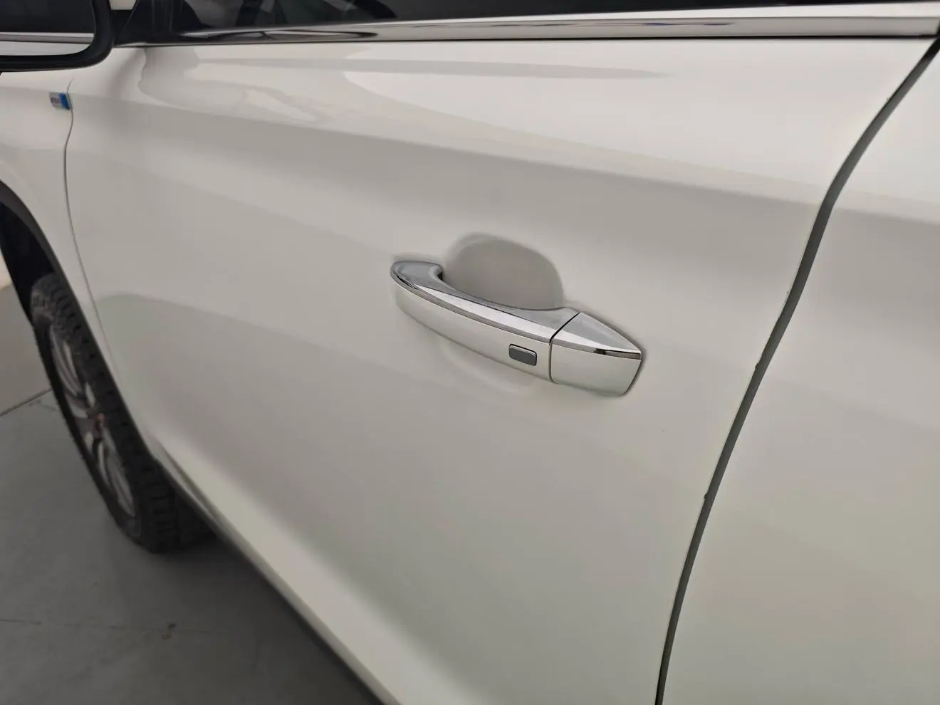 Roewe RX8 2019 30T Smart Connected 4WD Flagship