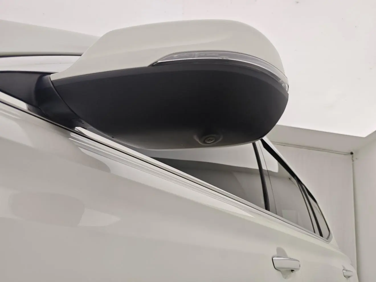 Roewe RX8 2019 30T Smart Connected 4WD Flagship
