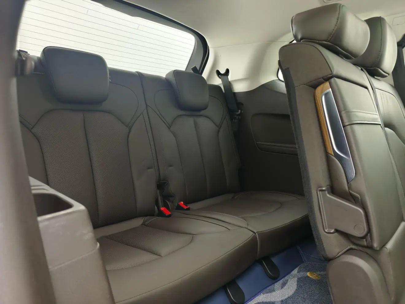 Roewe RX8 2019 30T Smart Connected 4WD Flagship