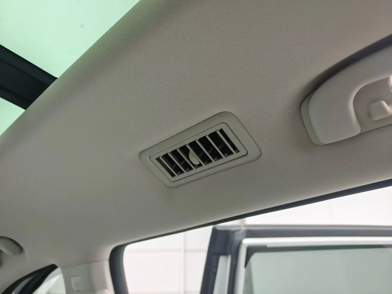 Roewe RX8 2019 30T Smart Connected 4WD Flagship