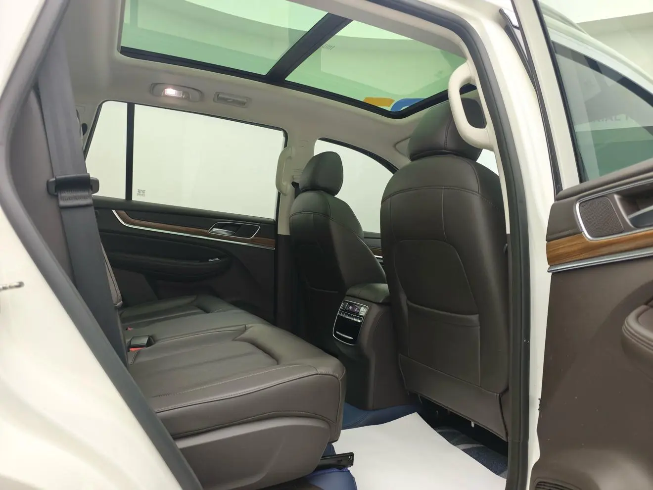 Roewe RX8 2019 30T Smart Connected 4WD Flagship