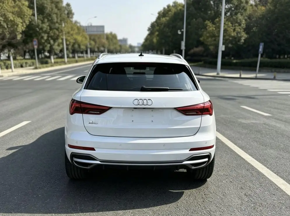 Audi Q3 2023 35 TFSI Dynamic Fashion