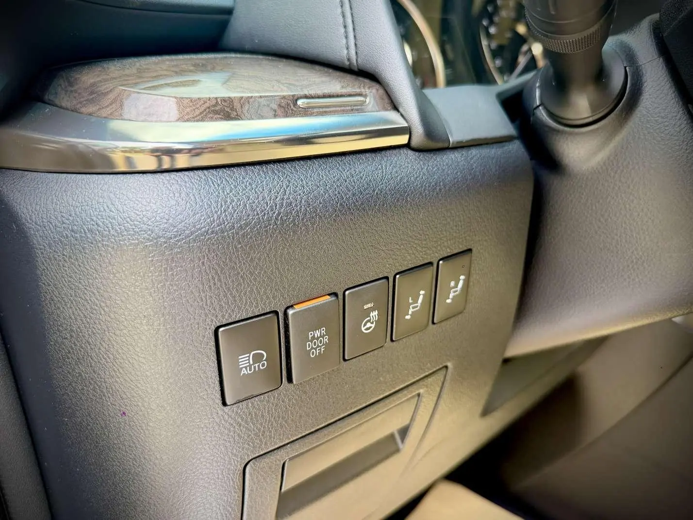 Toyota 2018 Facelift 3.5L Premium