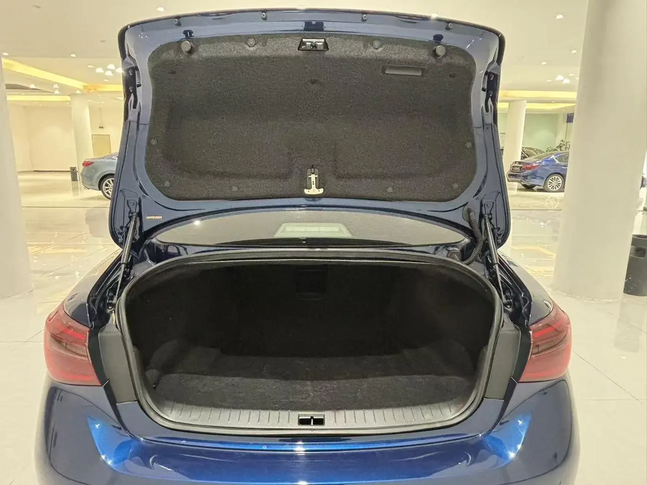 Infiniti Q50L 2018 2.0T China VI