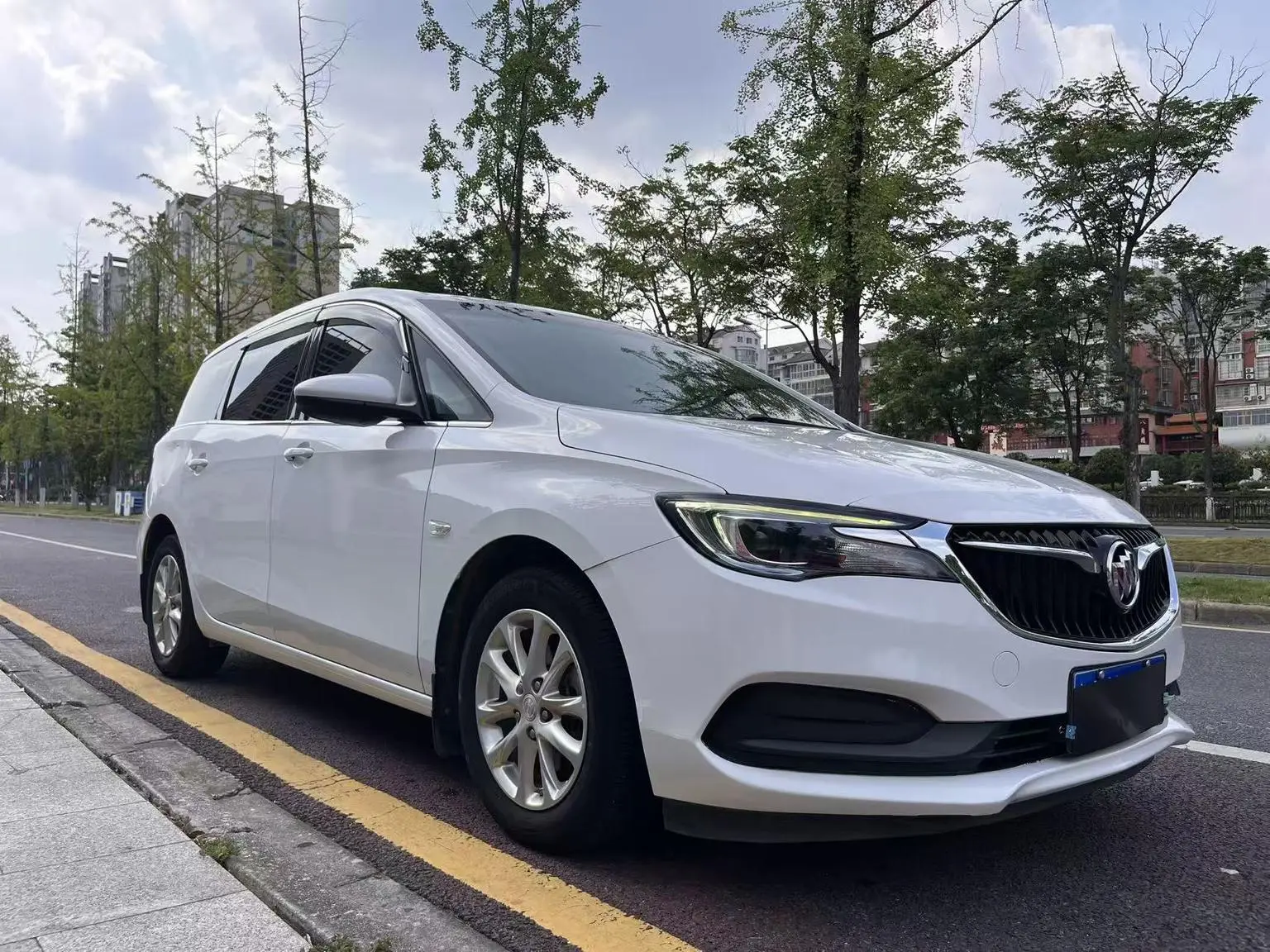 Buick GL6 2019 18T 6 seat Elite China VI