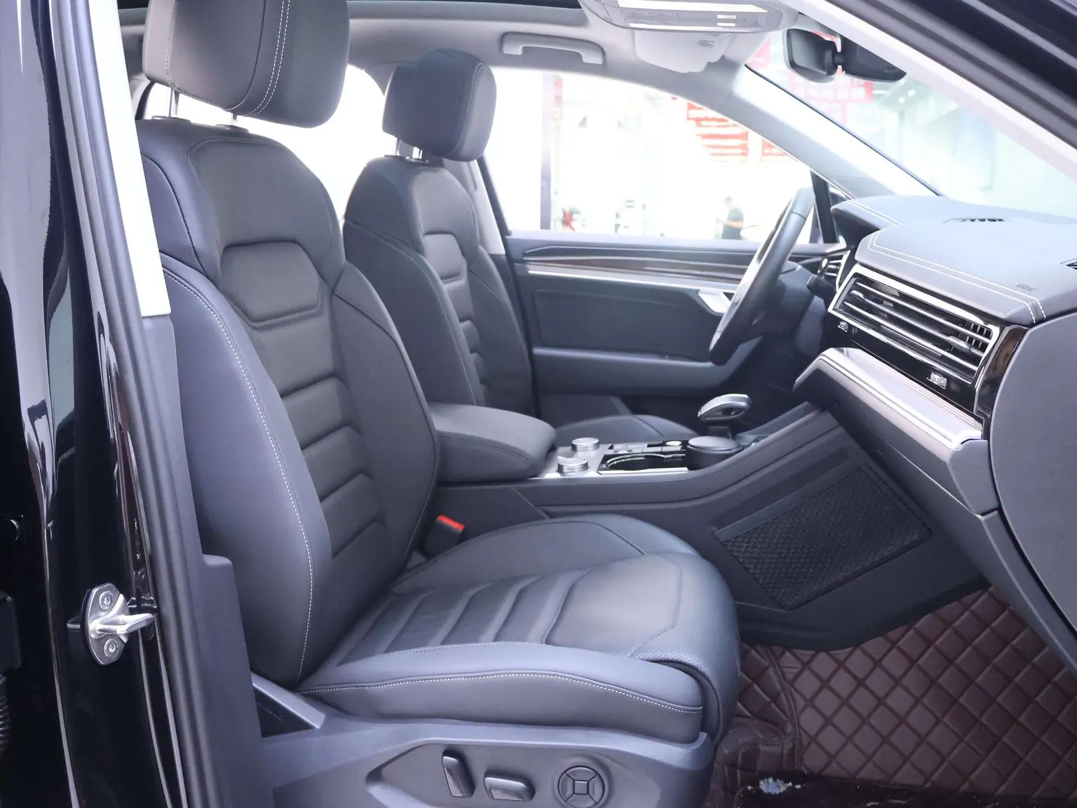 Volkswagen Touareg 2021 3.0TSI Sharp Sport Package