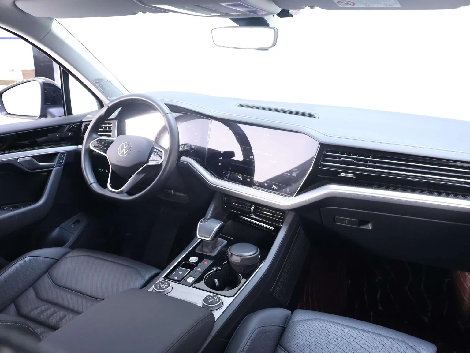 Volkswagen Touareg 2021 3.0TSI Sharp Sport Package