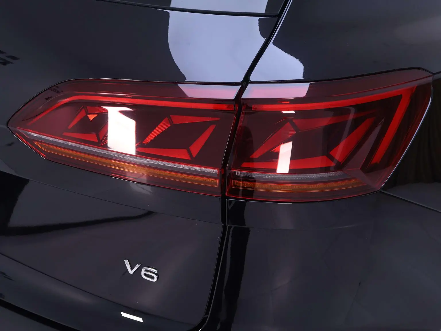 Volkswagen Touareg 2021 3.0TSI Sharp Sport Package