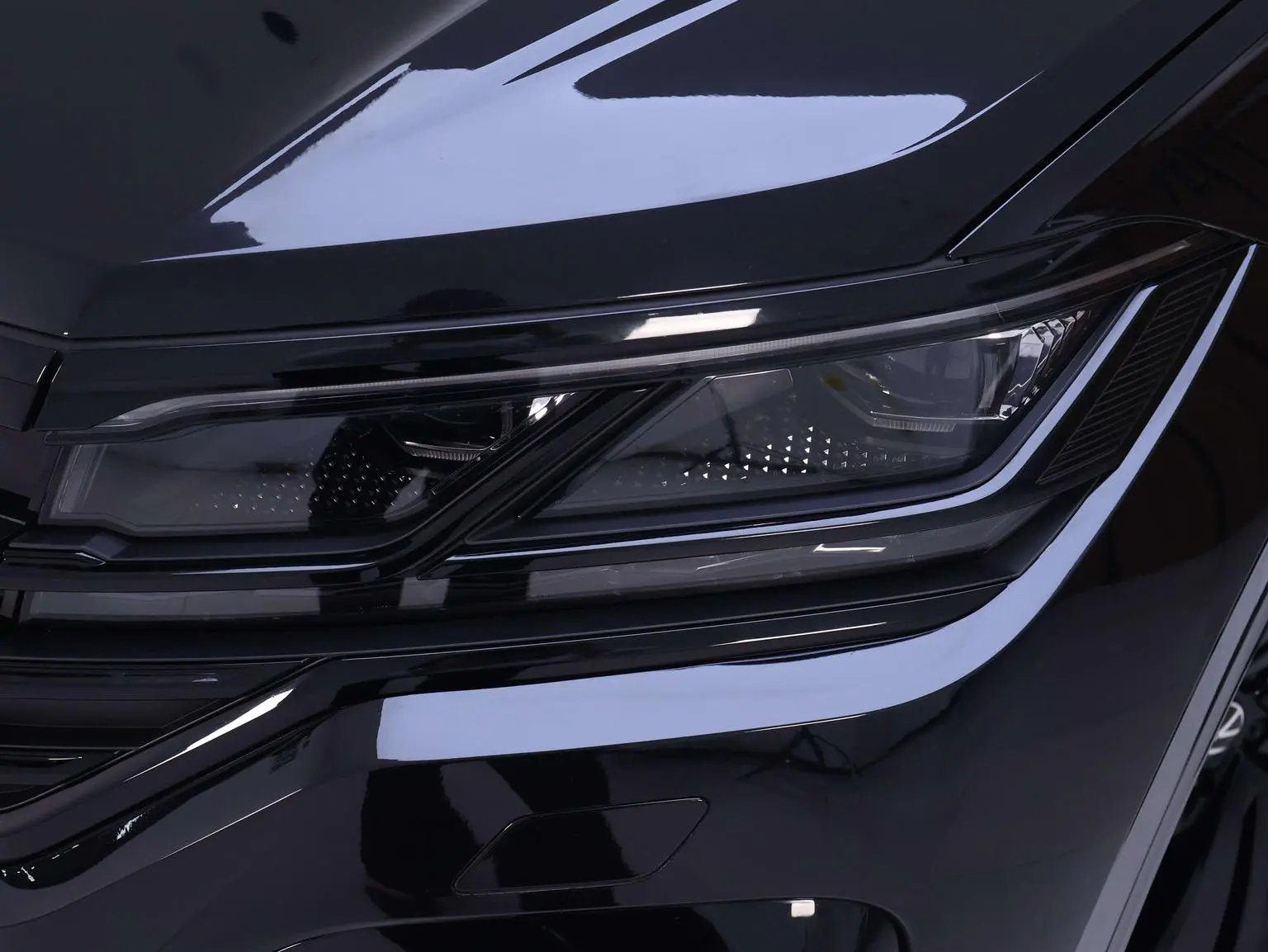 Volkswagen Touareg 2021 3.0TSI Sharp Sport Package