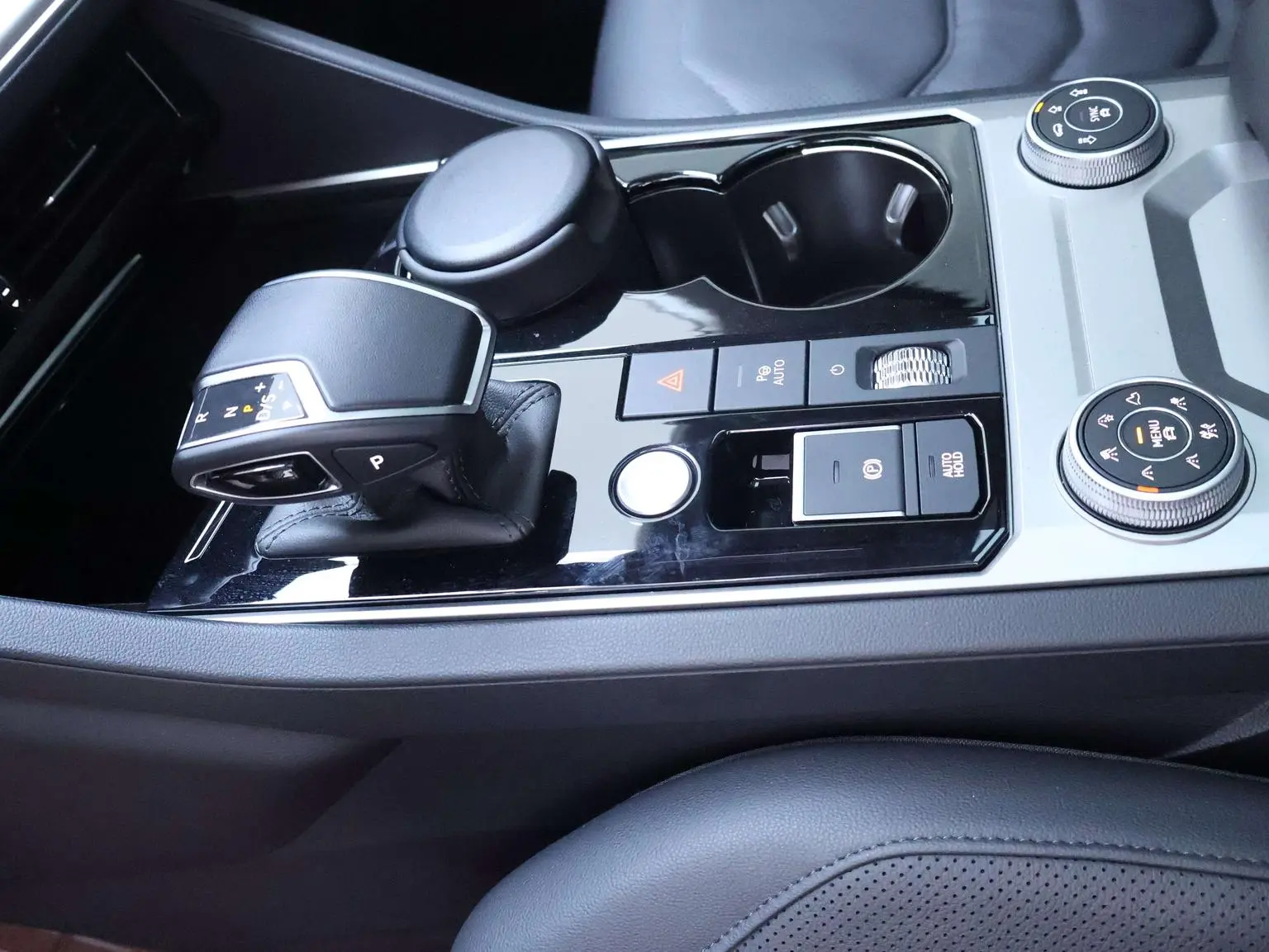 Volkswagen Touareg 2021 3.0TSI Sharp Sport Package