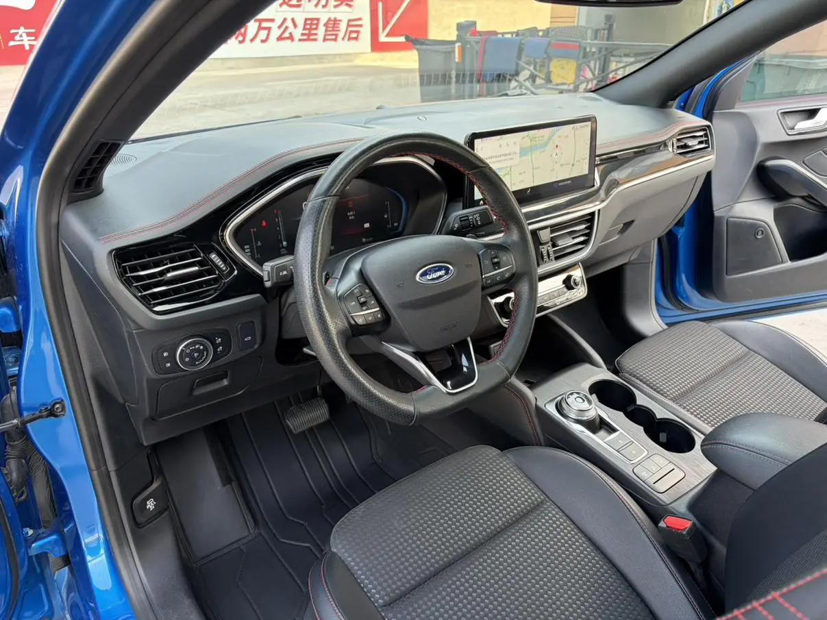 Ford Focus 2020 Sedan EcoBoost 180 Auto ST Line