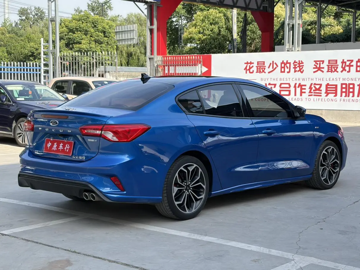Ford Focus 2020 Sedan EcoBoost 180 Auto ST Line