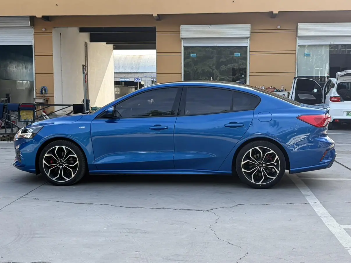 Ford Focus 2020 Sedan EcoBoost 180 Auto ST Line