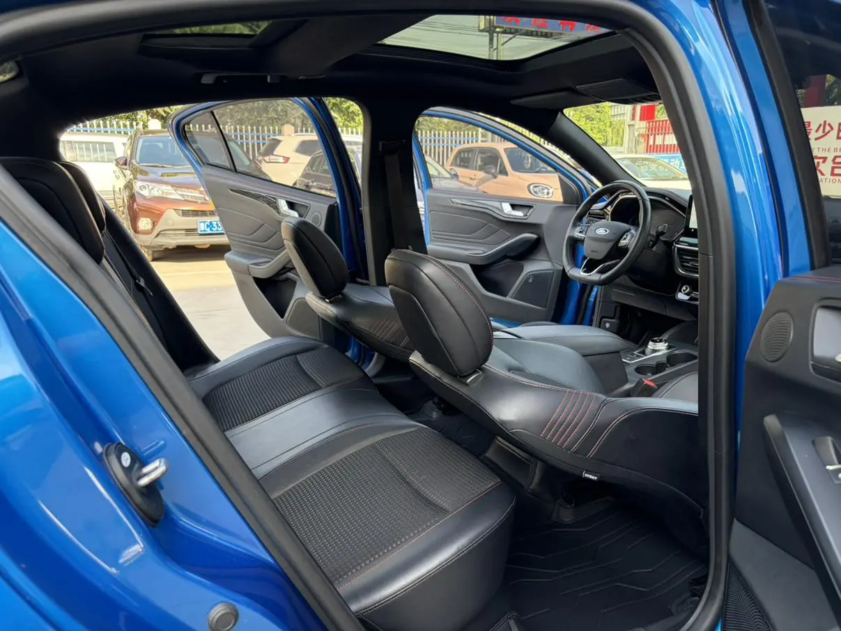 Ford Focus 2020 Sedan EcoBoost 180 Auto ST Line