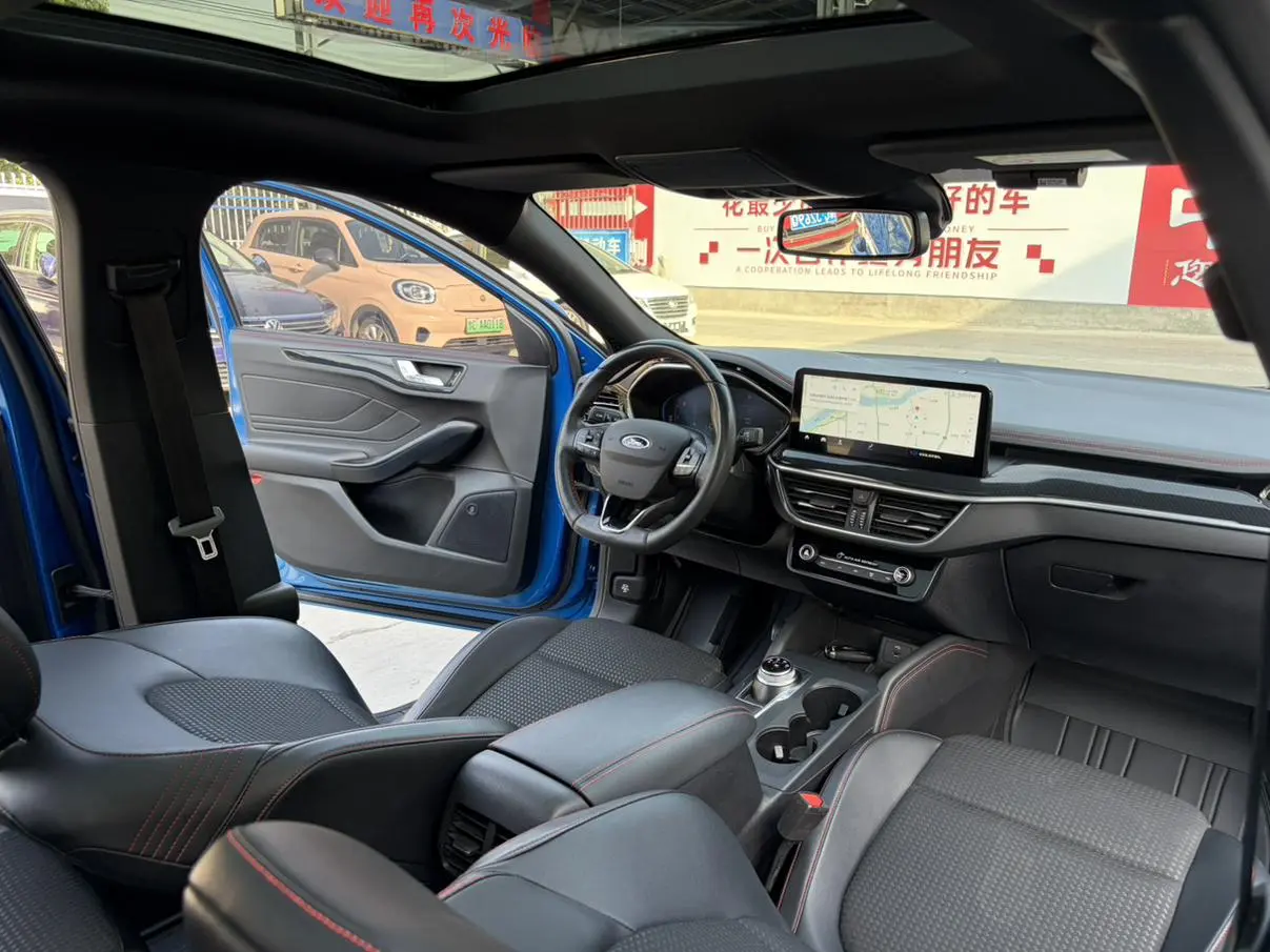 Ford Focus 2020 Sedan EcoBoost 180 Auto ST Line