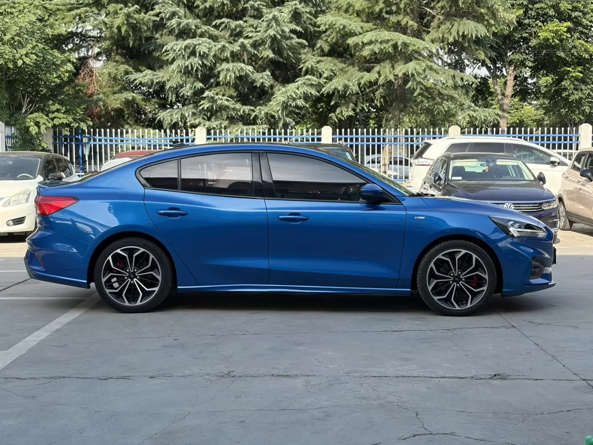 Ford Focus 2020 Sedan EcoBoost 180 Auto ST Line
