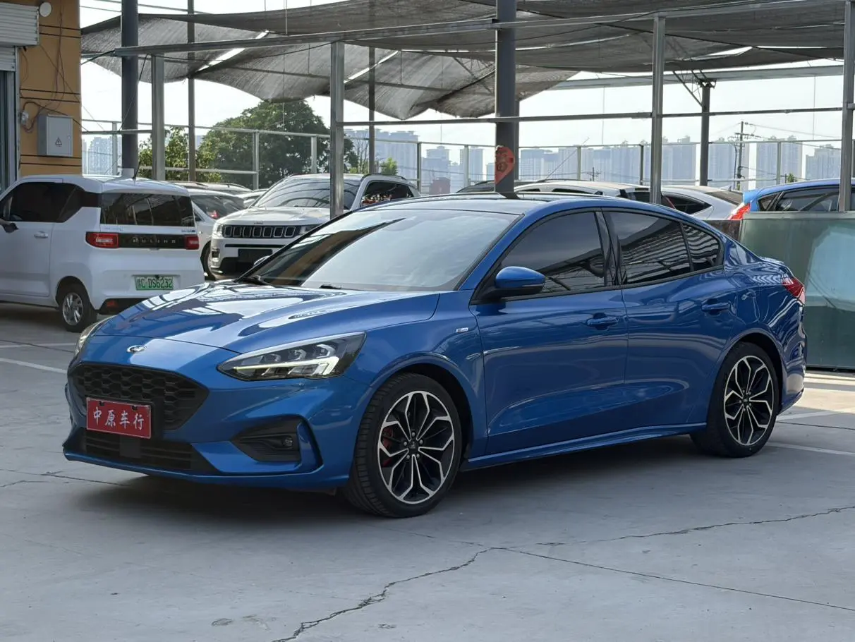 Ford Focus 2020 Sedan EcoBoost 180 Auto ST Line