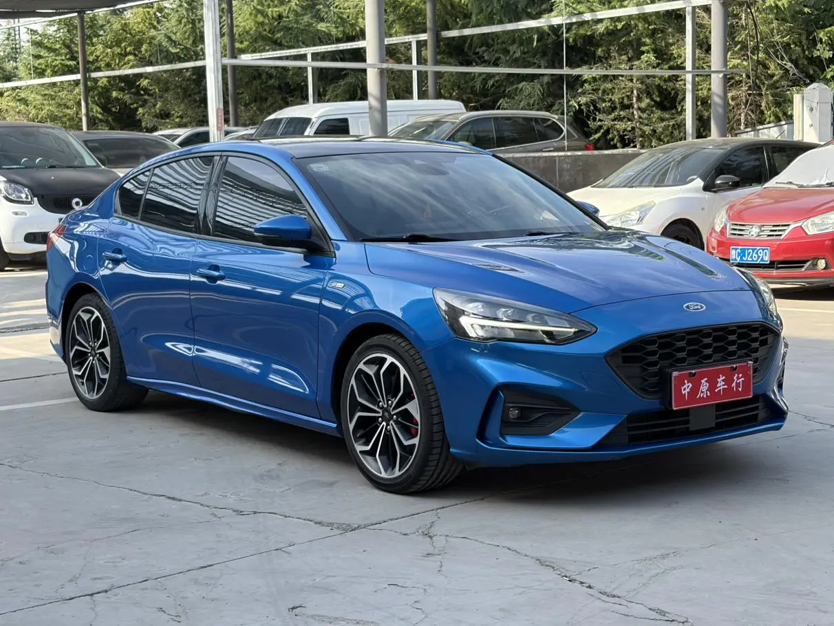 Ford Focus 2020 Sedan EcoBoost 180 Auto ST Line