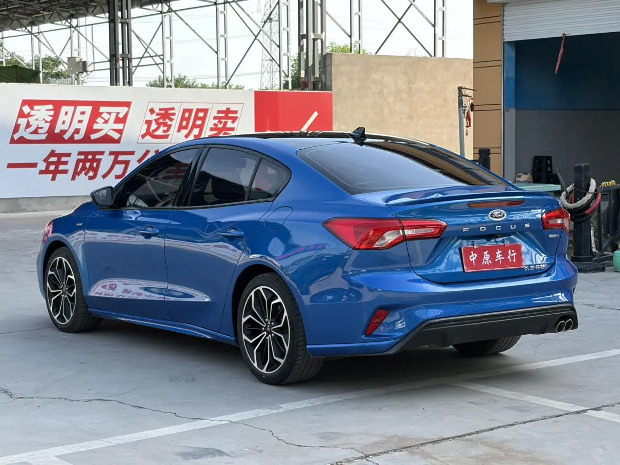 Ford Focus 2020 Sedan EcoBoost 180 Auto ST Line