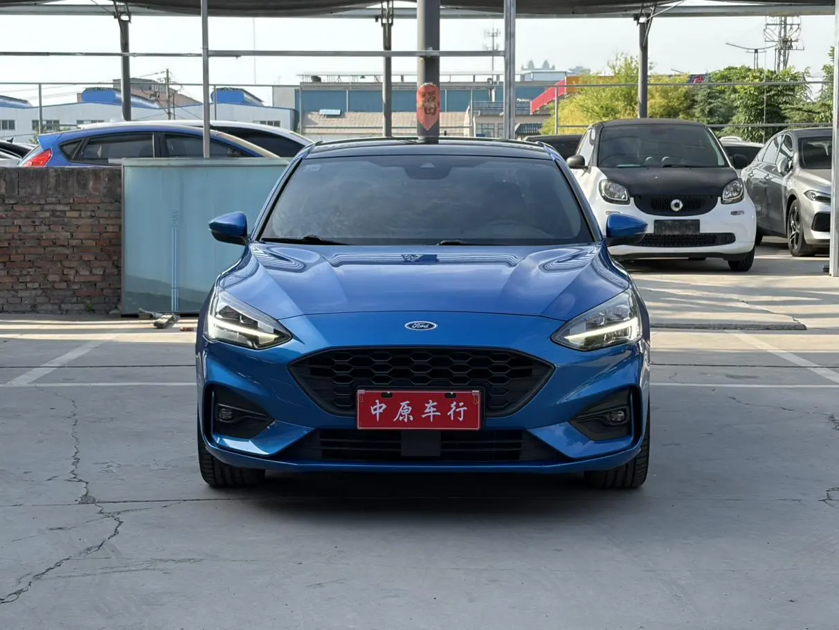 Ford Focus 2020 Sedan EcoBoost 180 Auto ST Line