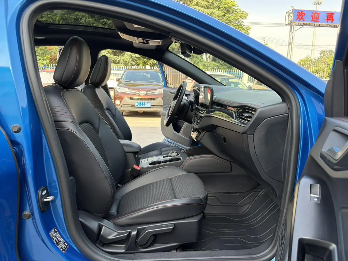 Ford Focus 2020 Sedan EcoBoost 180 Auto ST Line
