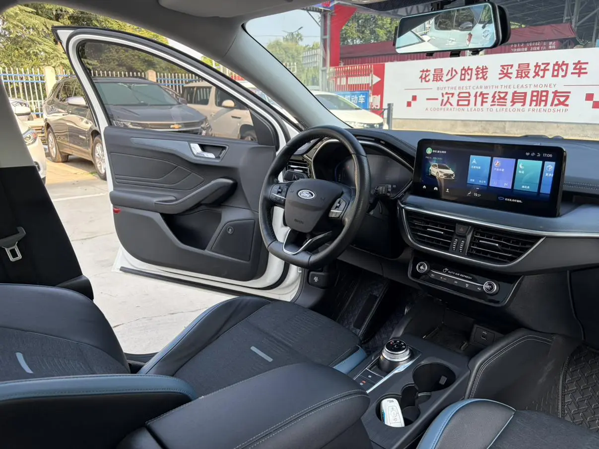 Ford Focus 2021 EcoBoost180 Auto