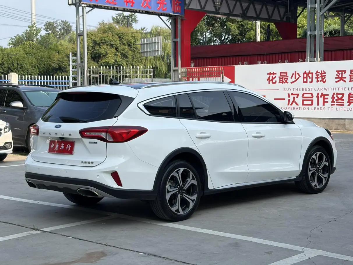 Ford Focus 2021 EcoBoost180 Auto
