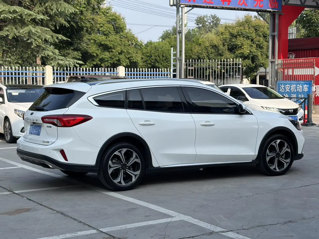 Ford Focus 2021 EcoBoost180 Auto