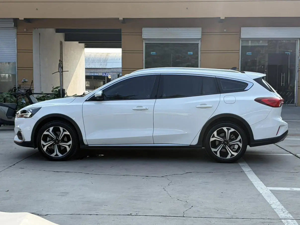 Ford Focus 2021 EcoBoost180 Auto