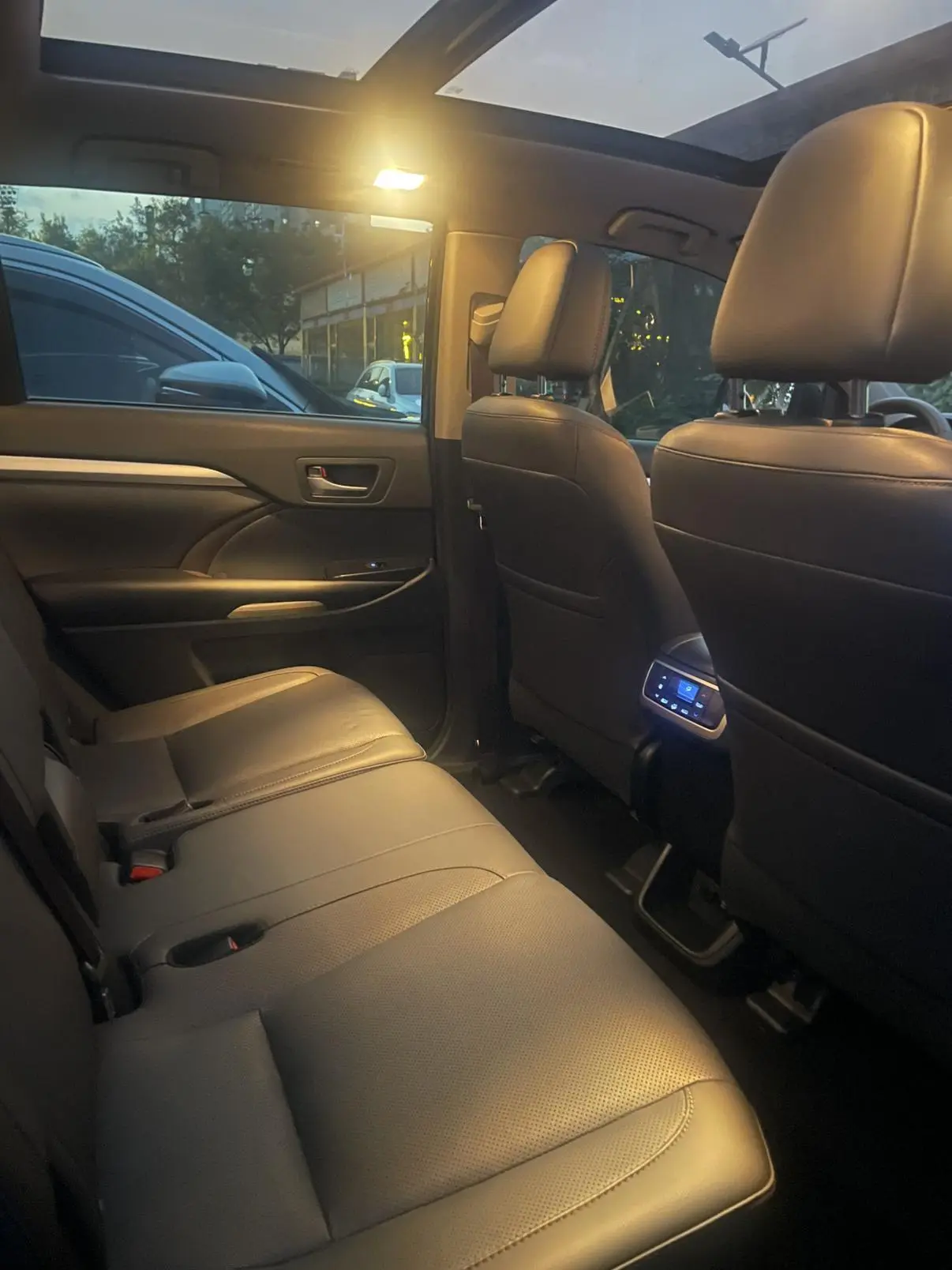Toyota Highlander 2018 2.0T 4WD Luxury 7 seat China V