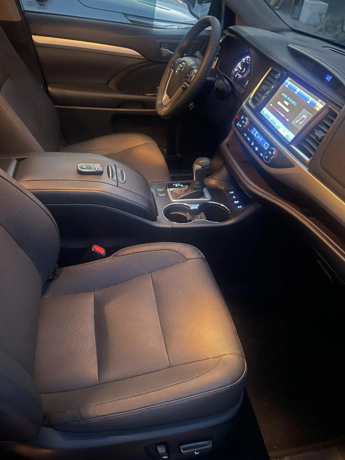 Toyota Highlander 2018 2.0T 4WD Luxury 7 seat China V