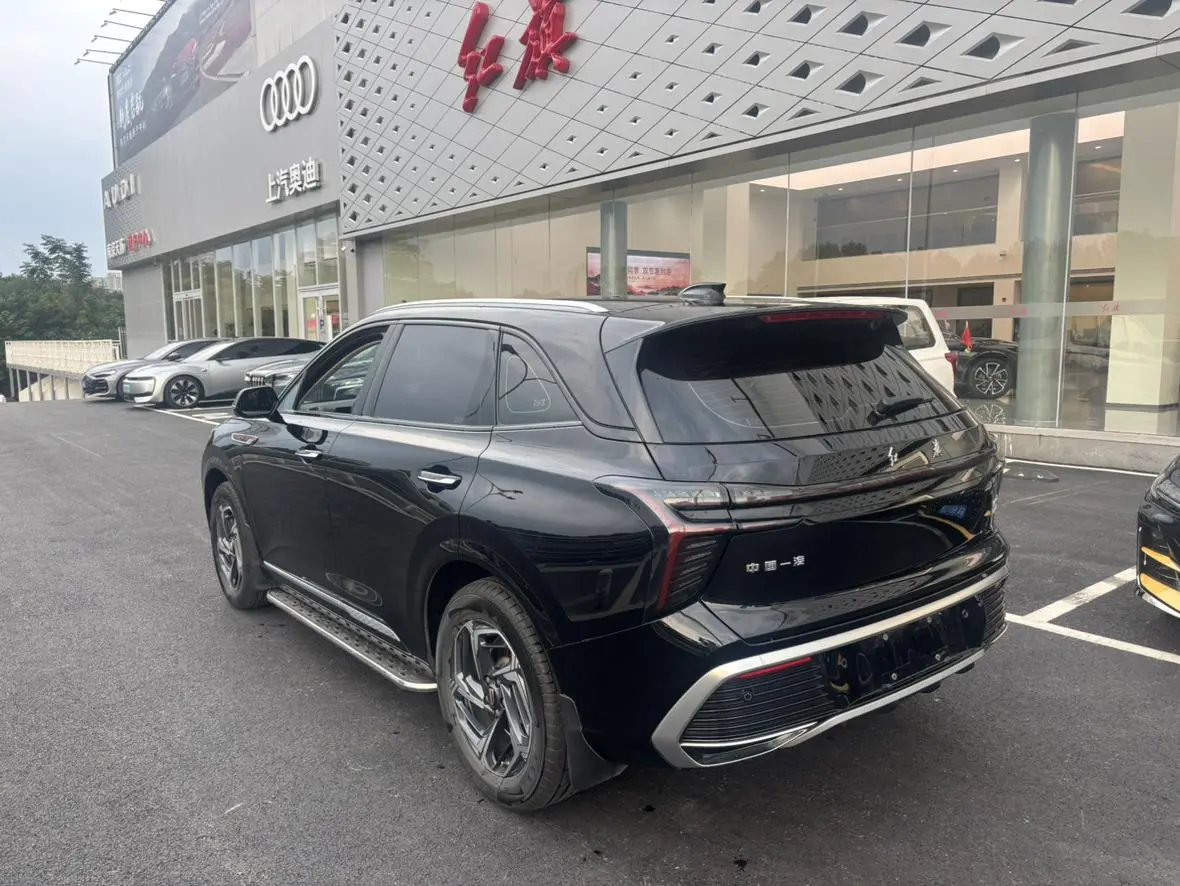 Hongqi HS3 2023 1.5T