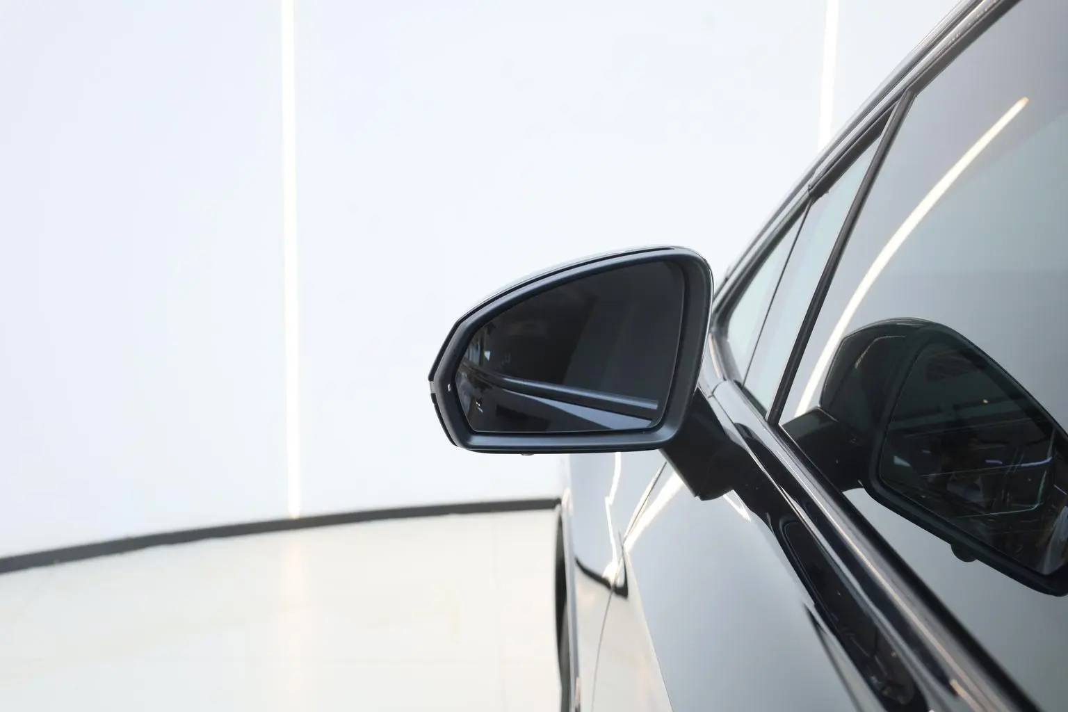 Volkswagen Viloran 2023 380TSI Premium