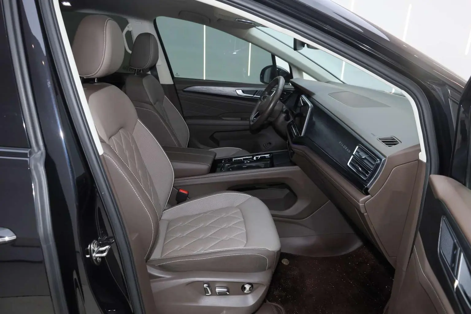 Volkswagen Viloran 2023 380TSI Premium