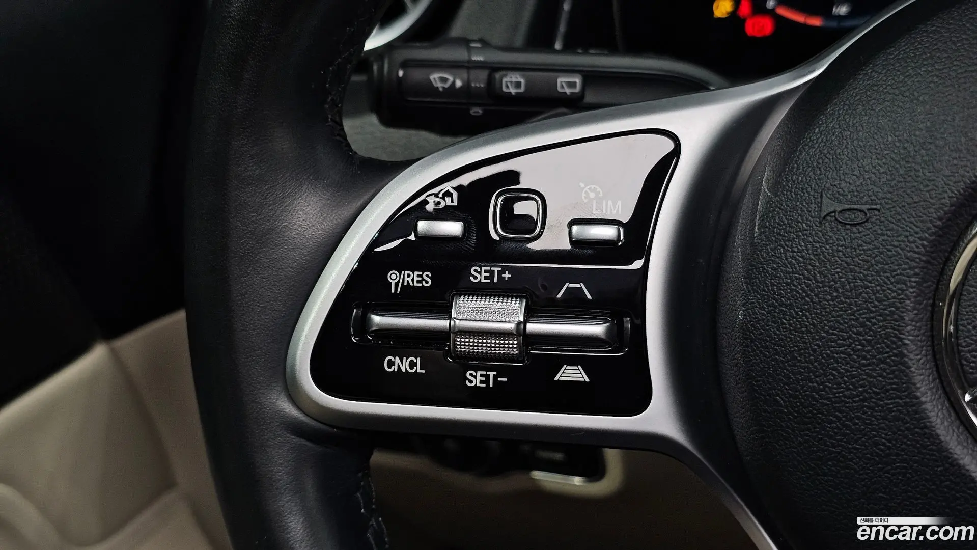 Mercedes-Benz GLB-Class GLB220 2019