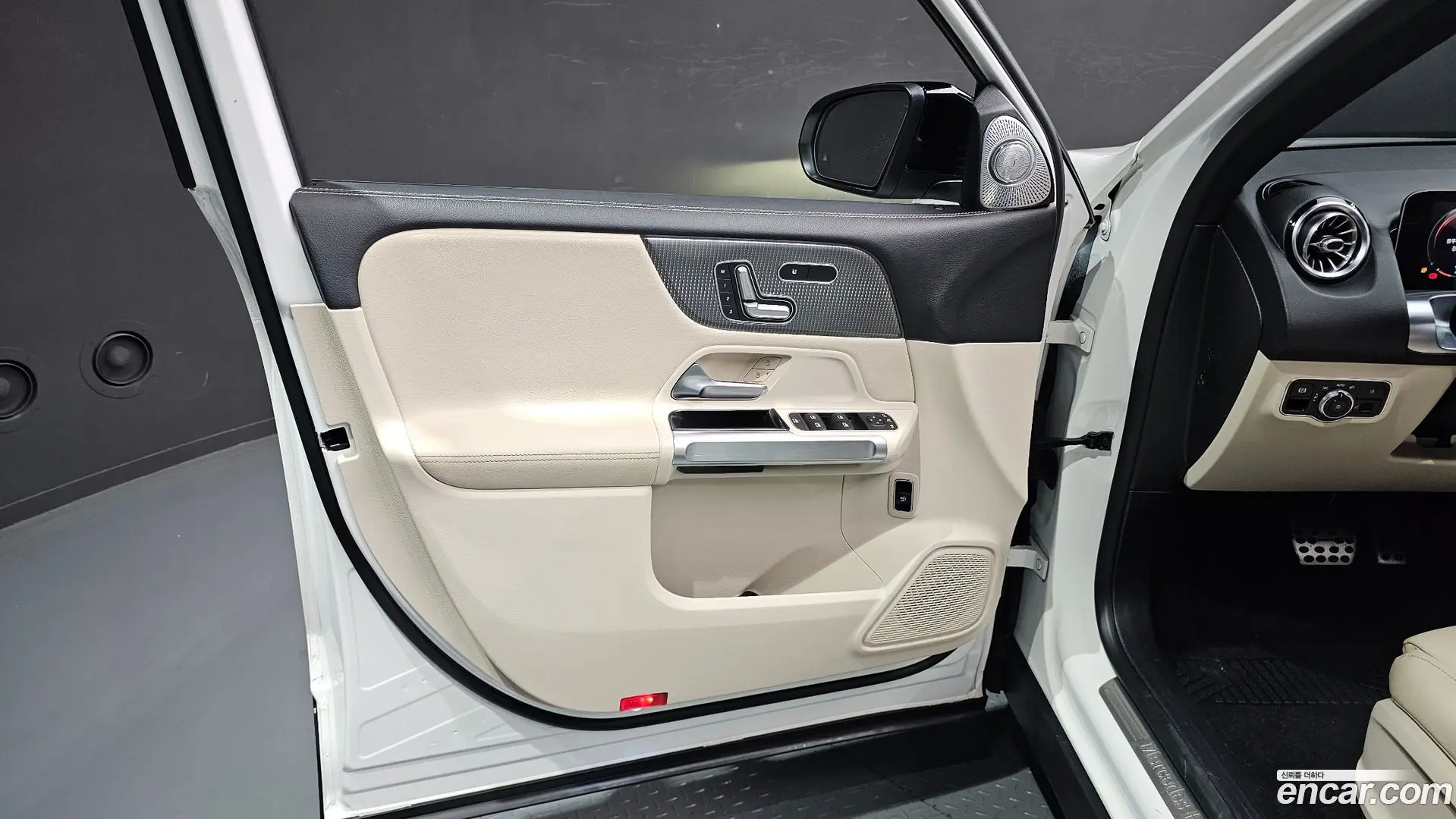 Mercedes-Benz GLB-Class GLB220 2019