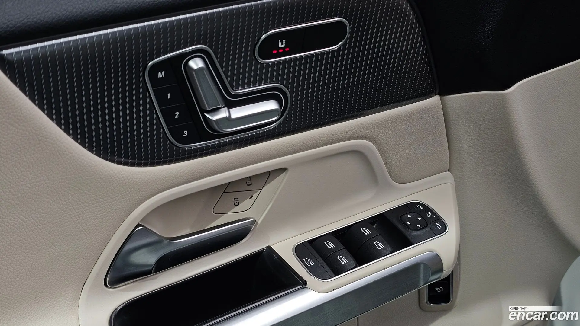 Mercedes-Benz GLB-Class GLB220 2019