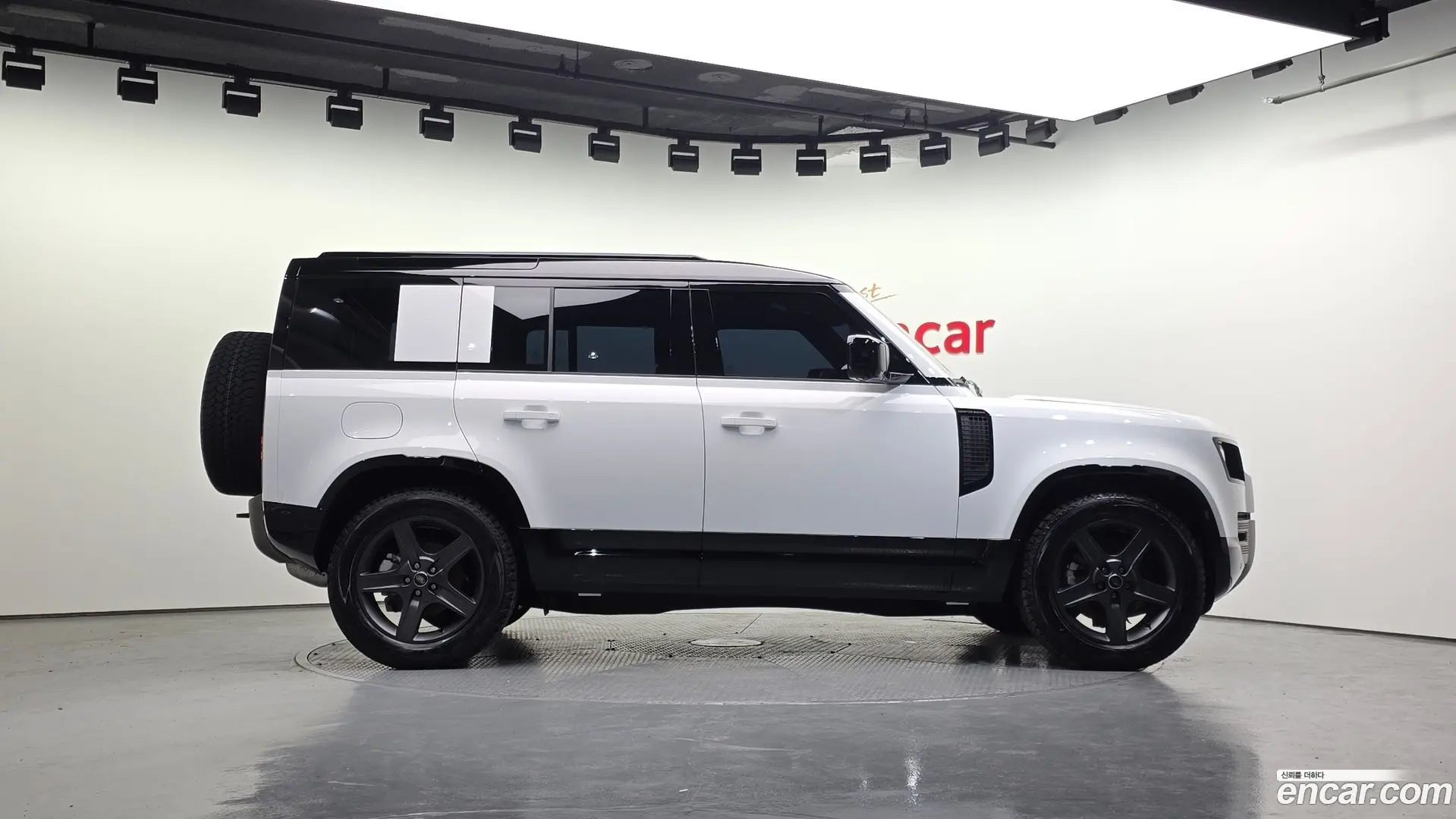 Land Rover Defender 110 D250 X-Dynamic SE