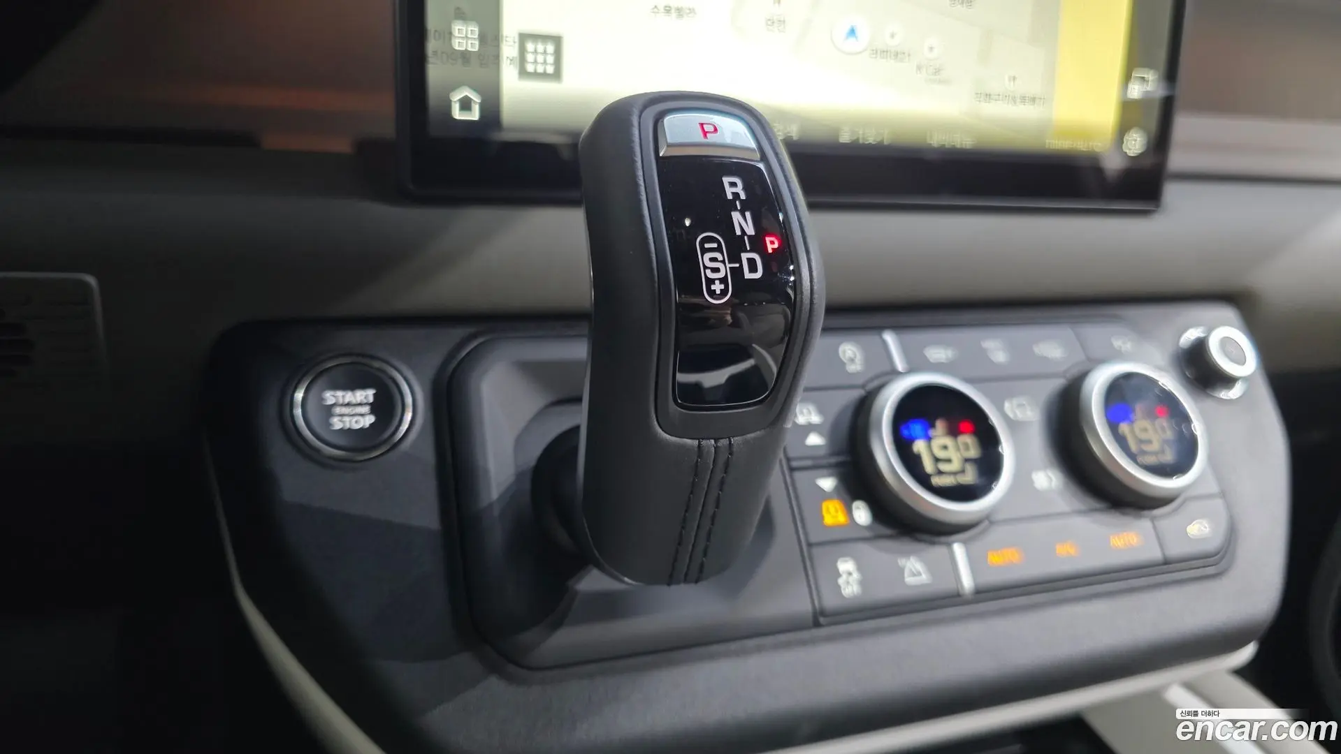 Land Rover Defender 110 D250 X-Dynamic SE