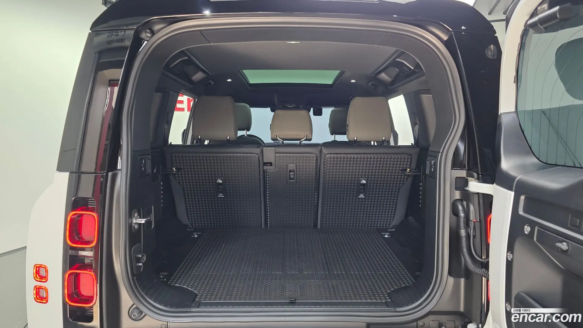 Land Rover Defender 110 D250 X-Dynamic SE