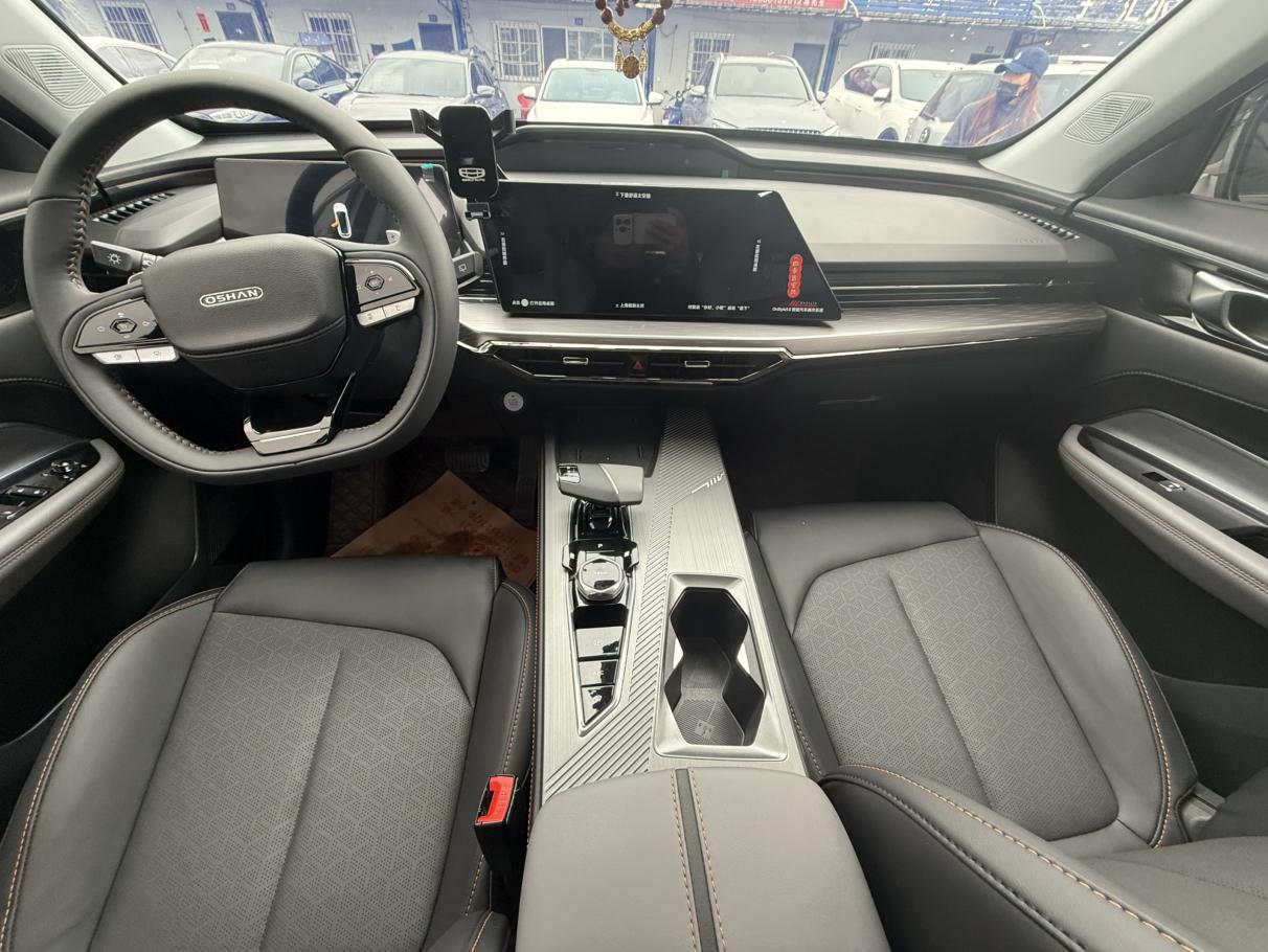 Changan Oshan Z6 2023 Blue Whale 1.5T DCT Smart Leading