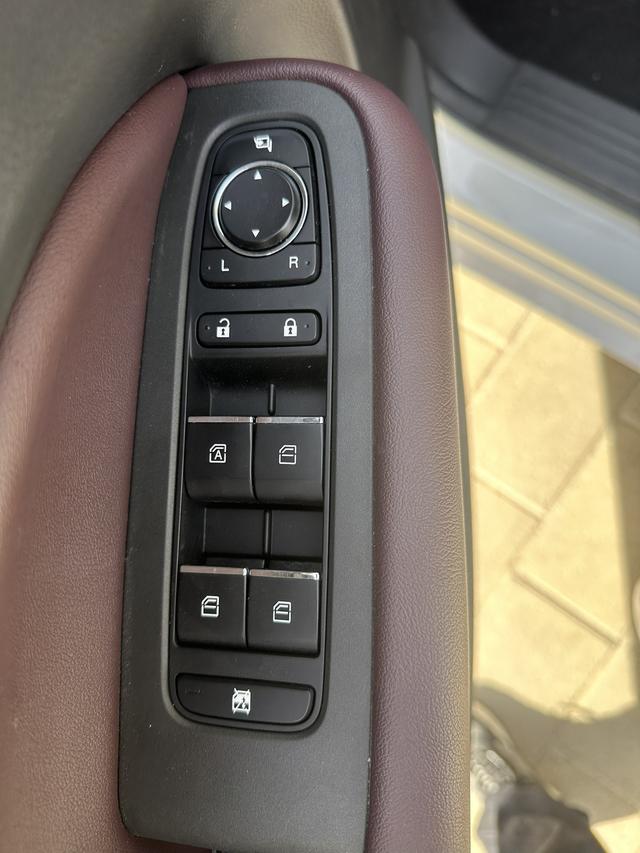 GAC Trumpchi Trumpchi M6 2021 270T Auto Luxury 7 seat