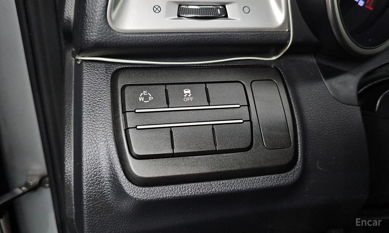 KG Mobility (Ssangyong) Tivoli VX 2WD 2015