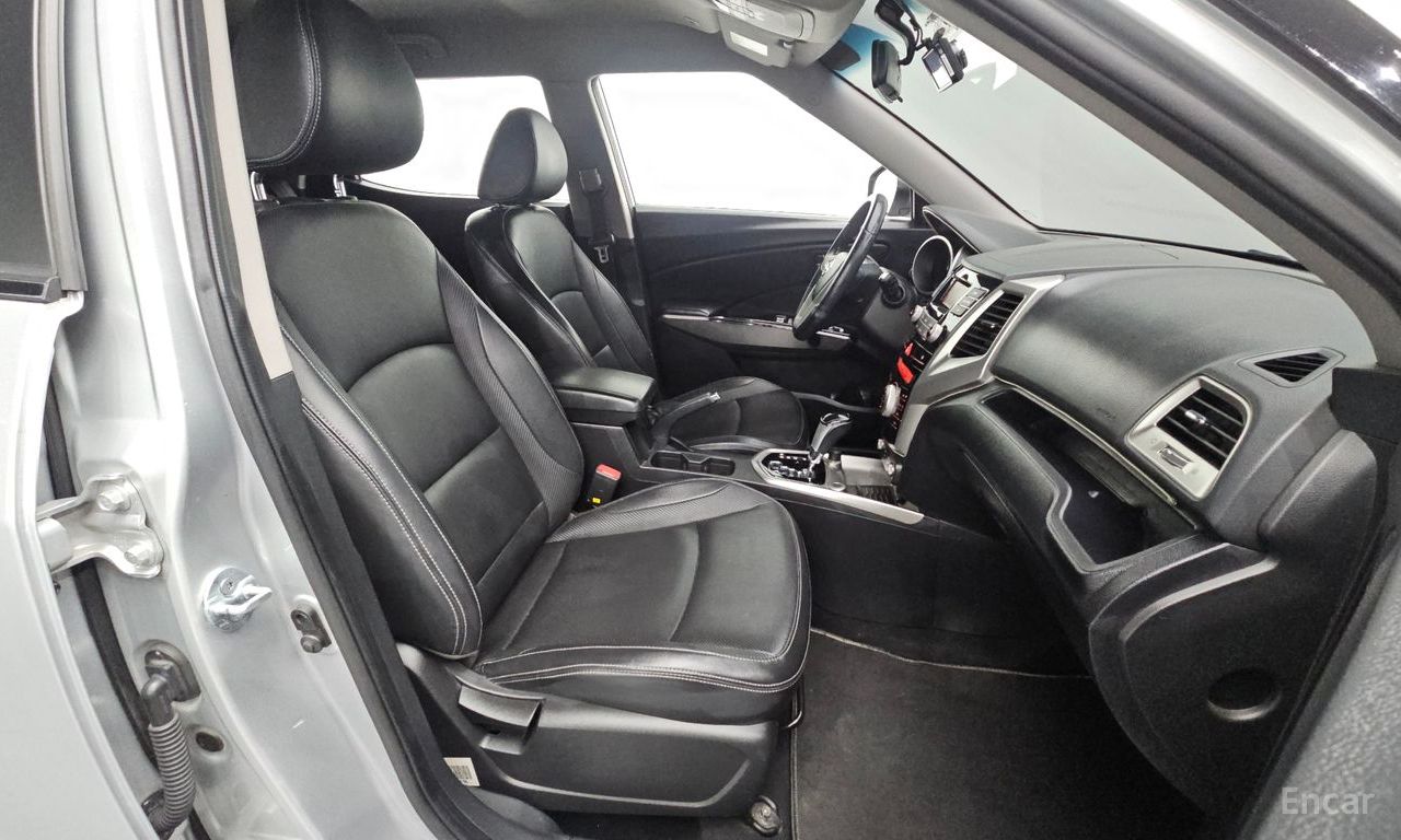 KG Mobility (Ssangyong) Tivoli VX 2WD 2015