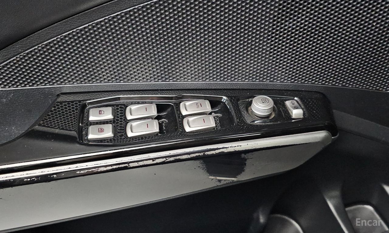KG Mobility (Ssangyong) Tivoli VX 2WD 2015