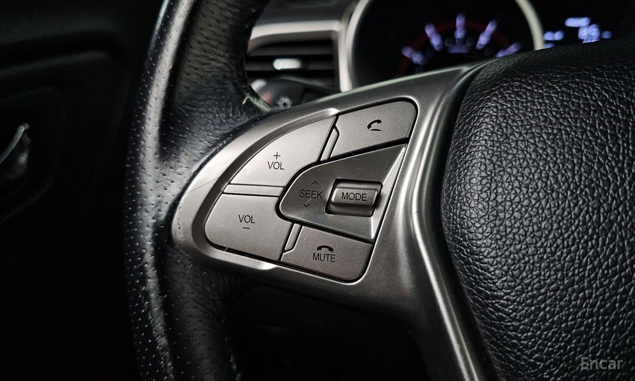 KG Mobility (Ssangyong) Tivoli VX 2WD 2015